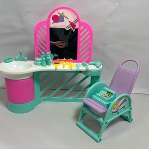 1988 Mattel Barbie Style Magic Styling Salon
